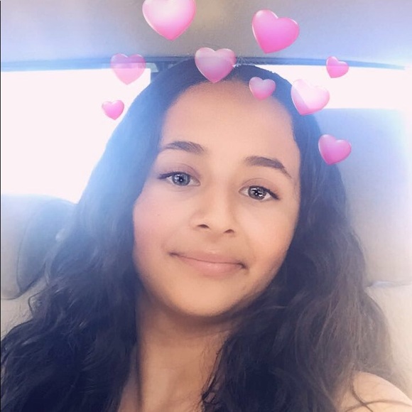 Profile Picture of Isabel Zavala (@lowkey_isabel) on Poshmark