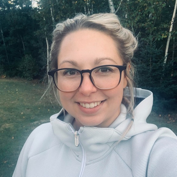 Profile Picture of Shannon Haché (@shannonhache) on Poshmark