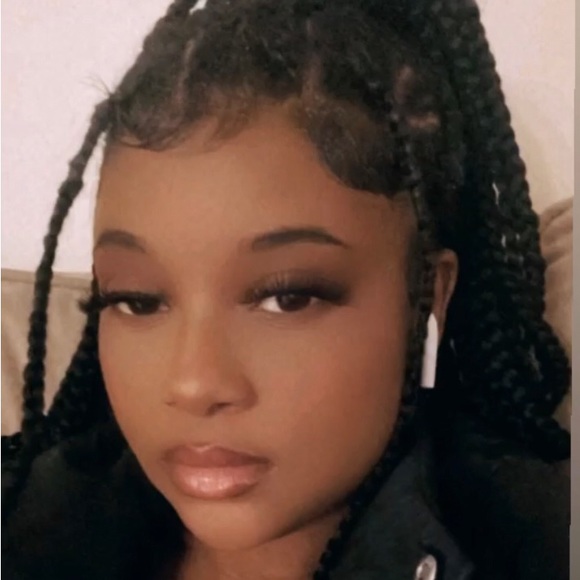 Profile Picture of Breea Curtis (@breeacurtis22) on Poshmark
