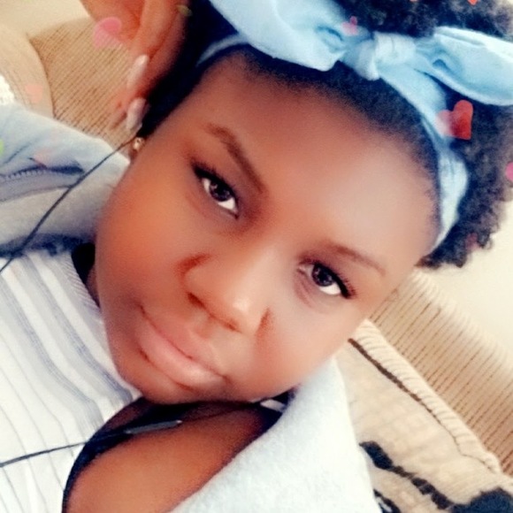Profile Picture of Ãtîã Wíllíàms (@atiawilliams15) on Poshmark
