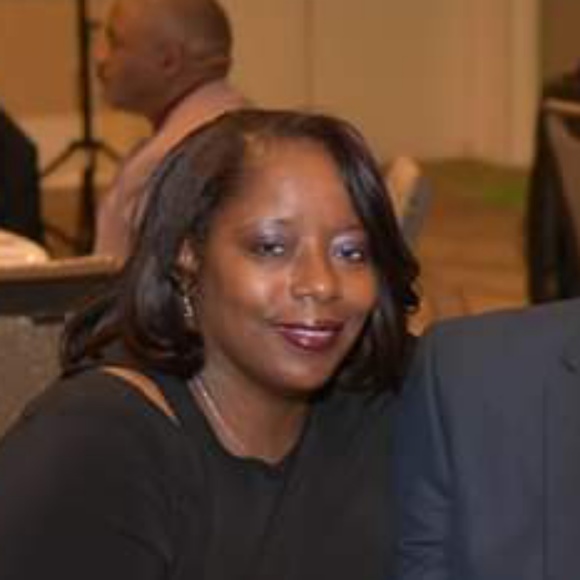 Profile Picture of Nazel Custis (@nazelcustis) on Poshmark