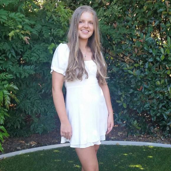 Profile Picture of Kiera Pizzuto (@k_pizzuto) on Poshmark