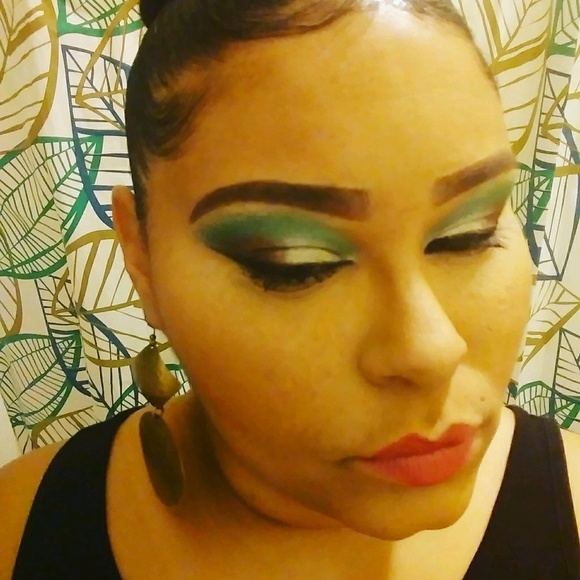 Profile Picture of Georgianna Bryan (@gkbryan81) on Poshmark