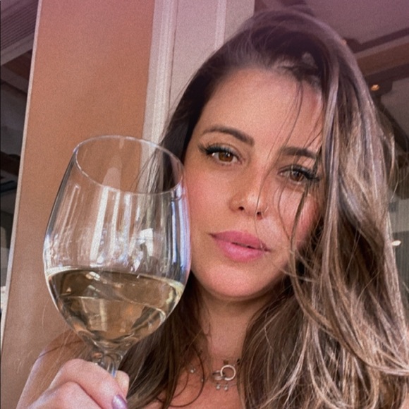 Profile Picture of Bruna Azevedo (@bpazevedo) on Poshmark