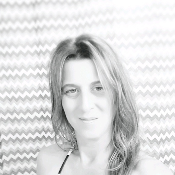 Profile Picture of Dawn Fitzsimmons (@dawn23941) on Poshmark