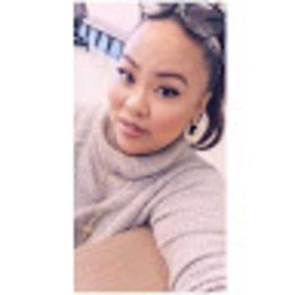 Profile Picture of A Rellos (@asoller) on Poshmark