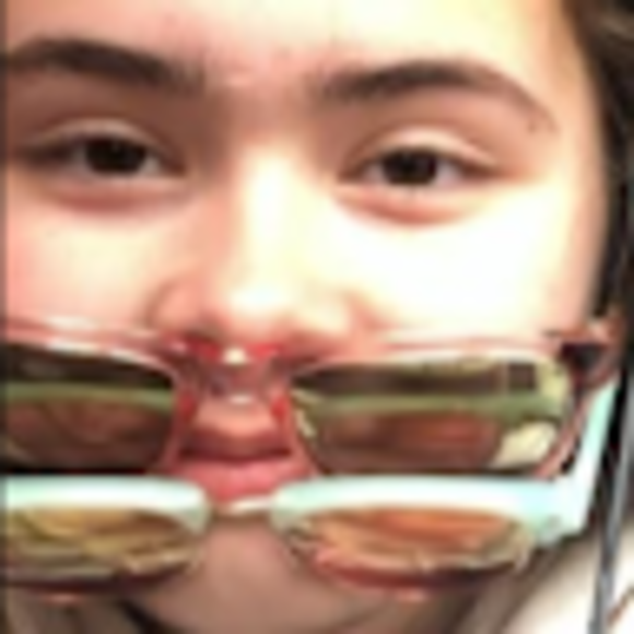 Holly Urtel - Poshmark Profile Picture of Holly Urtel (@hollyurtel) on Poshmark