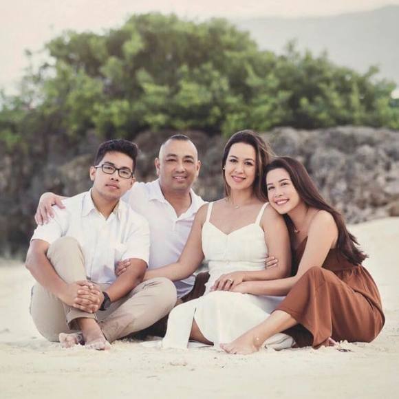 Profile Picture of Carianne Iglesias-ayuyu (@cami_ia) on Poshmark