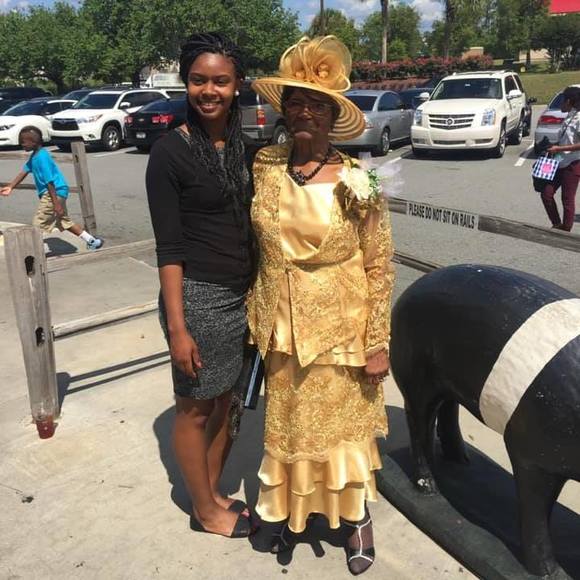 Profile Picture of Tia Ingram (@tianaingram) on Poshmark