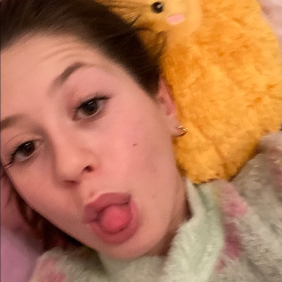 Profile Picture of Savannah Elfassy (@idfkok) on Poshmark