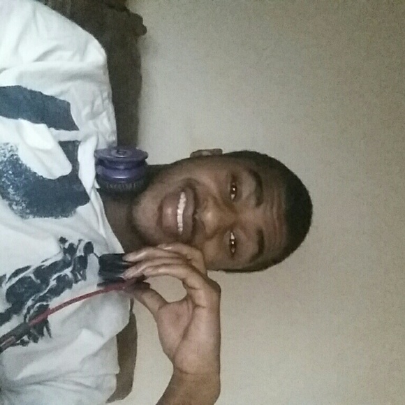 Profile Picture of Robert Wiley (@tykey96) on Poshmark