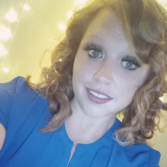 Profile Picture of Courtney Puhalski (@cpuhalski1913) on Poshmark