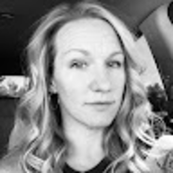 Profile Picture of Danielle Henricksen (@babyd21281) on Poshmark