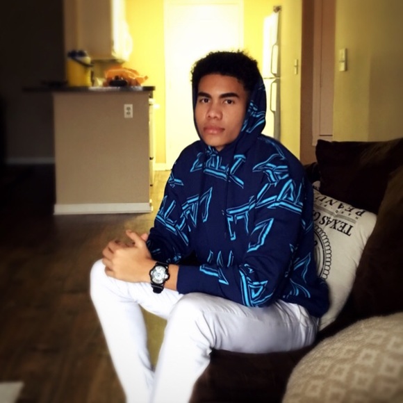 Profile Picture of Daniel Caicedo (@deleven) on Poshmark