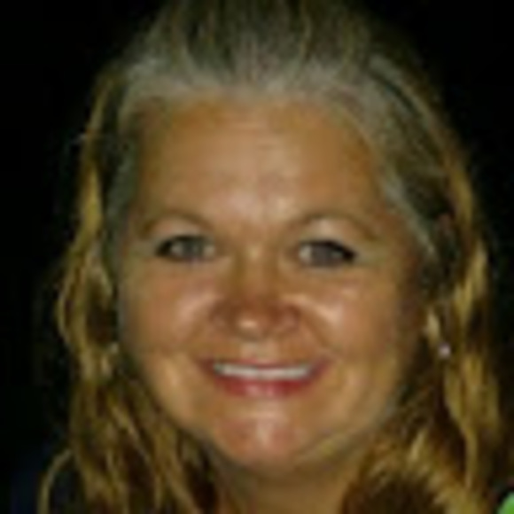 Profile Picture of Dawn Parrott (@fogrott97) on Poshmark
