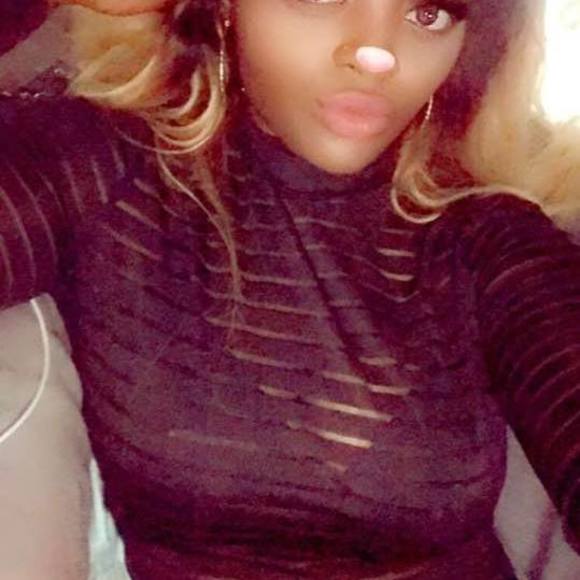 Profile Picture of Jessica Lamarre (@radientqueenz) on Poshmark