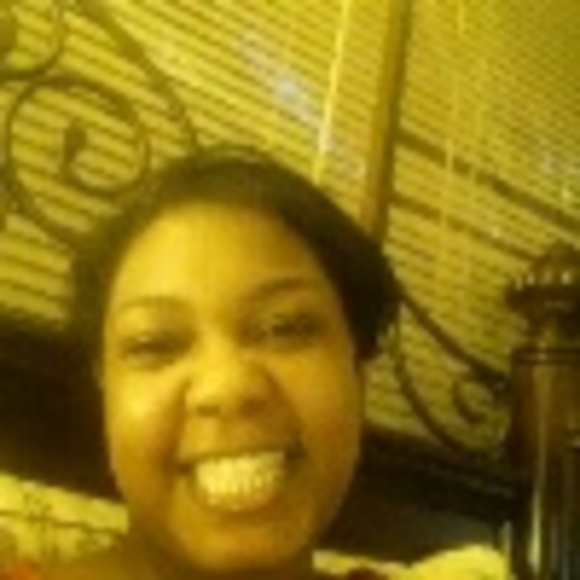 Profile Picture of Naomi Harden (@bensley) on Poshmark