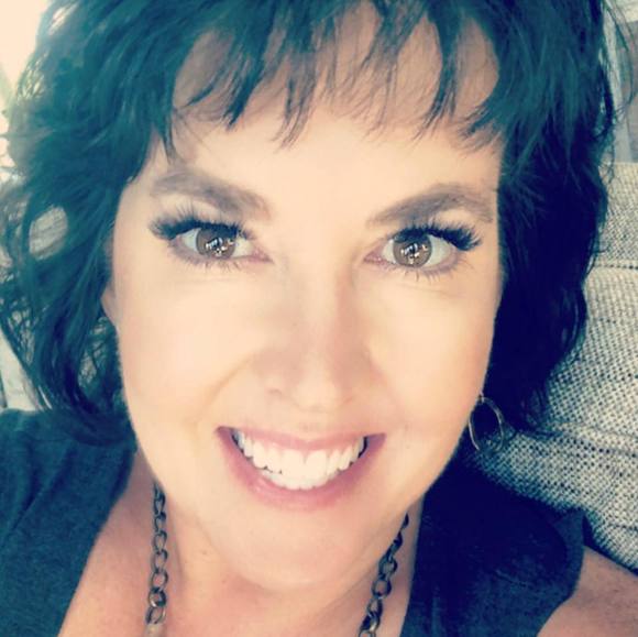 Profile Picture of Laura Colloredo (@lauracolloredo) on Poshmark