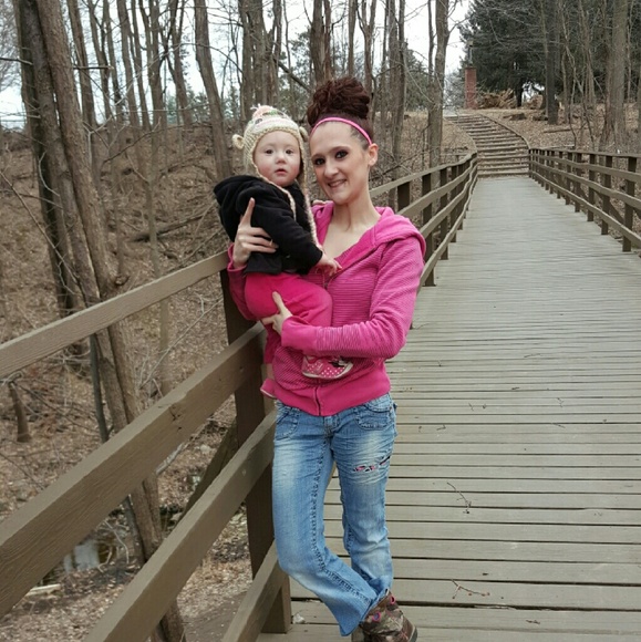 Profile Picture of Nikita Railey (@nikitarailey) on Poshmark