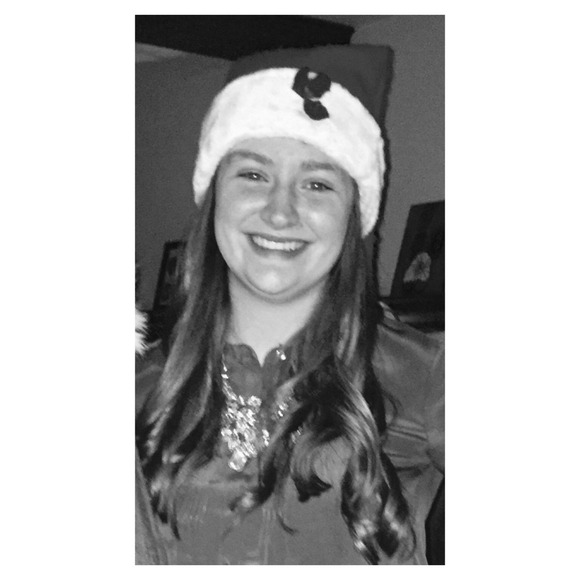 Profile Picture of Abbey Versluis (@aversluis) on Poshmark