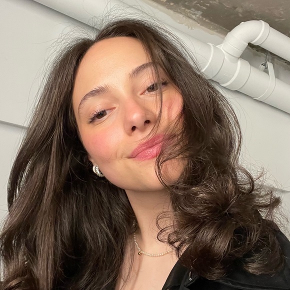 Profile Picture of Leah La rosa (@lelalarosa) on Poshmark