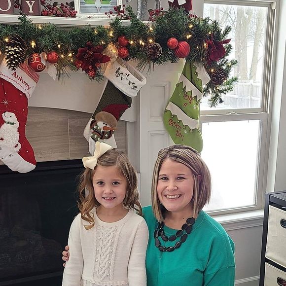 Profile Picture of Hilary Duffala (@hilsdutch) on Poshmark