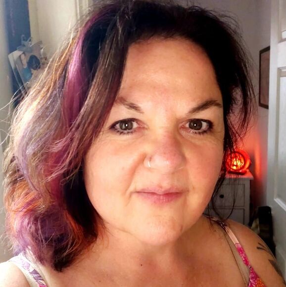 Profile Picture of Lisa Mac (@mackpicks) on Poshmark