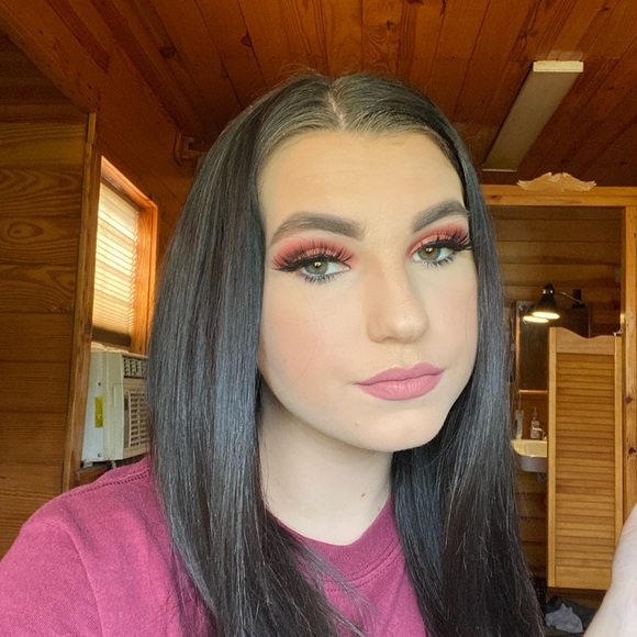 Profile Picture of Kristen Chauvin (@kristenchauvin) on Poshmark