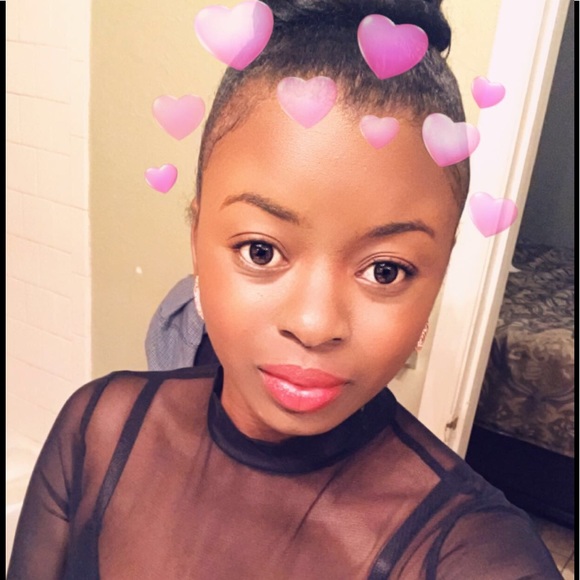 Profile Picture of Jackeline Guity (@jguity89) on Poshmark