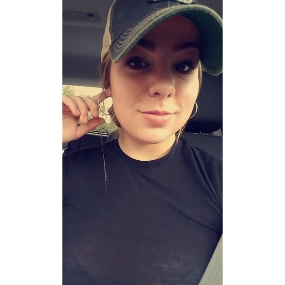 Profile Picture of Jeanette Rochefort (@jrochefortt) on Poshmark
