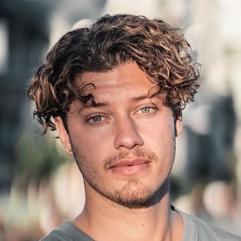 Profile Picture of   INGEN kaster ballen min i... (@adriankrog) on Tiktok