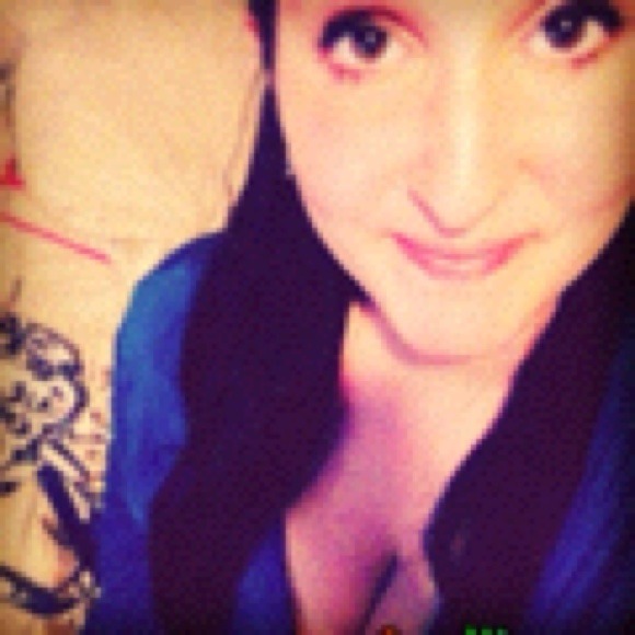 Profile Picture of Cyd Cyd (@xcydneyxx) on Poshmark
