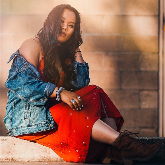 Profile Picture of Maxinne Young (@__maxinne__) on Poshmark