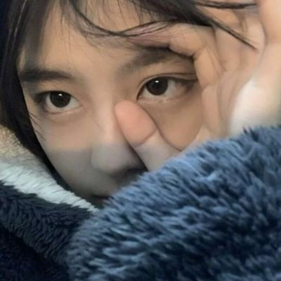 Profile Picture of Huongtrannamd22 Huongtrannamd22 (@huongtrannamd22) on Poshmark