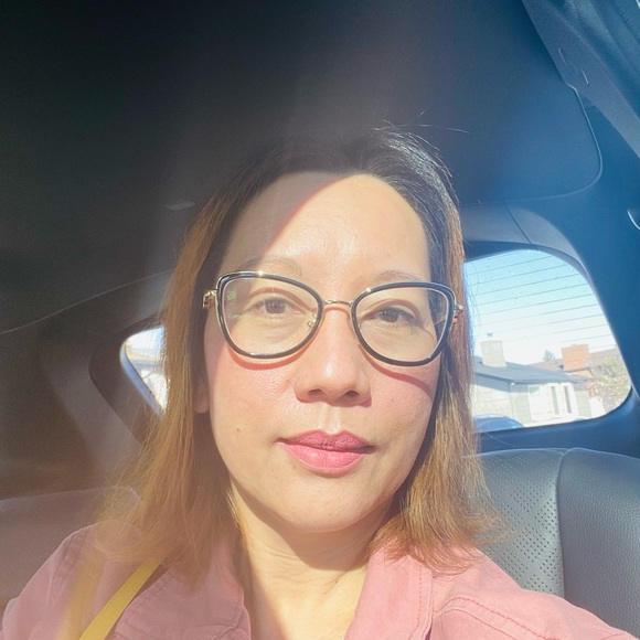 Profile Picture of Aime Nigoza (@anigoza5) on Poshmark