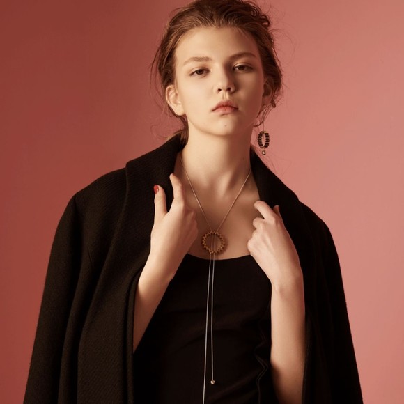 Profile Picture of Kim Linh nhi (@bonncla0100) on Poshmark