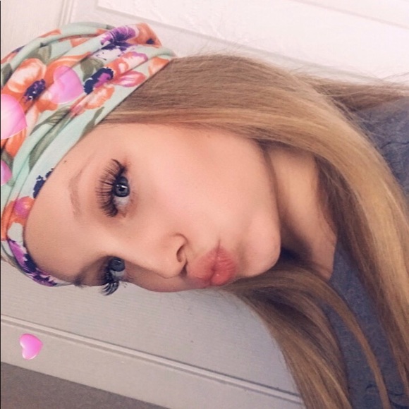 Profile Picture of Kaylie Hambright (@itskaylieee) on Poshmark
