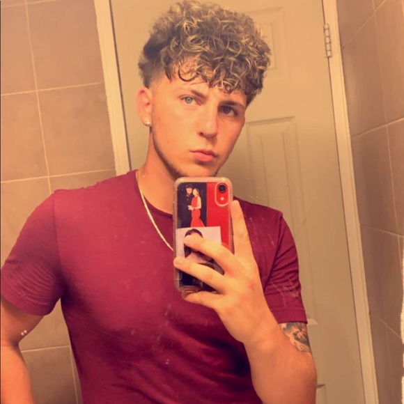 Profile Picture of Michael De luca (@mdeluca4) on Poshmark
