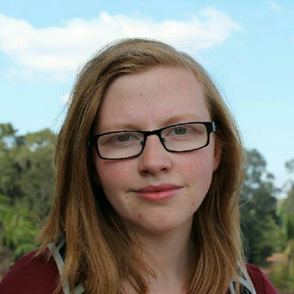 Profile Picture of Stephanie Selsor (@stephanelsor) on Poshmark