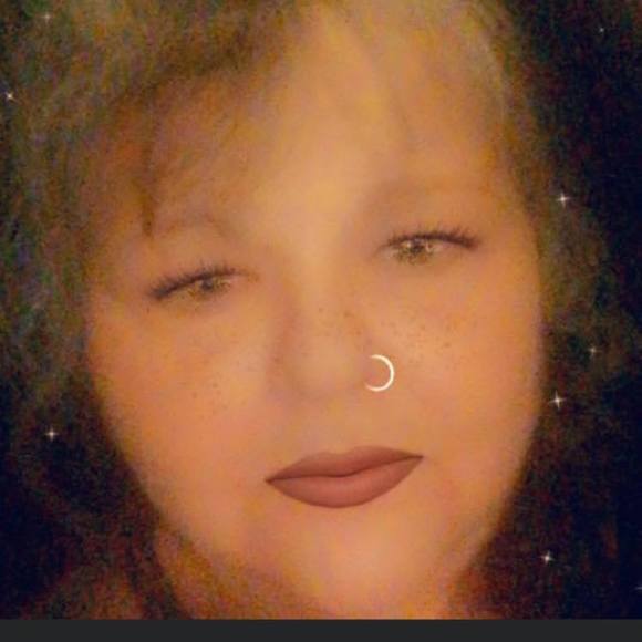 Profile Picture of Suzanne Capps (@papooh2003) on Poshmark