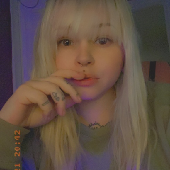 Profile Picture of Cassondra Geilen (@cgeilen) on Poshmark