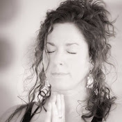 Profile Picture of Lisa Garside (@ohanayogi) on Youtube