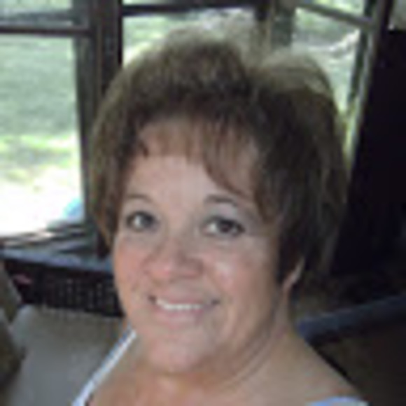 Profile Picture of Sharon Maroni (@sharonelaine146) on Poshmark