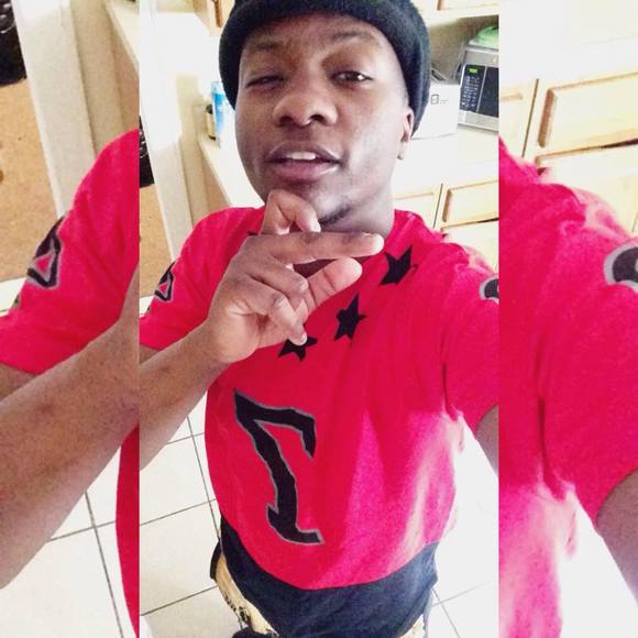 Profile Picture of Jean Abel (@bankrollink) on Poshmark