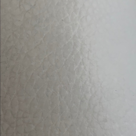 Profile Picture of Yiyi Zuleta (@yiyizuleta) on Poshmark