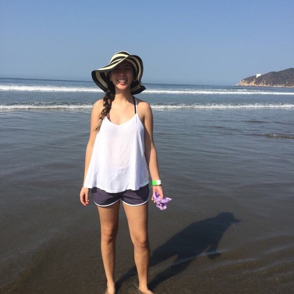 Profile Picture of Valeria Gulino (@valeriagulino9) on Poshmark