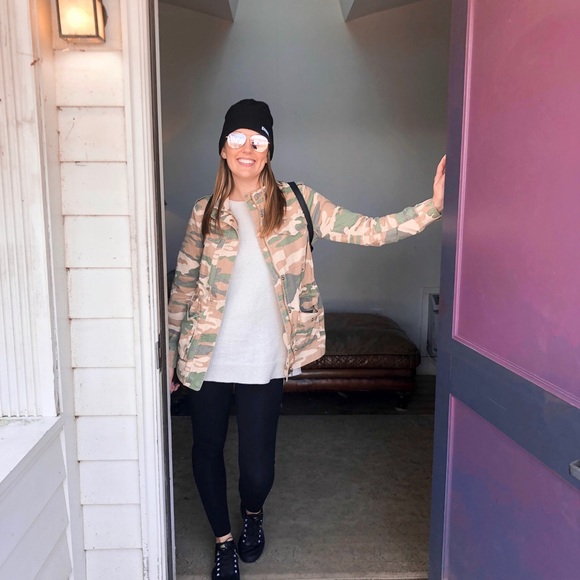 Profile Picture of Jaclyn Renee (@jrudnicki11) on Poshmark
