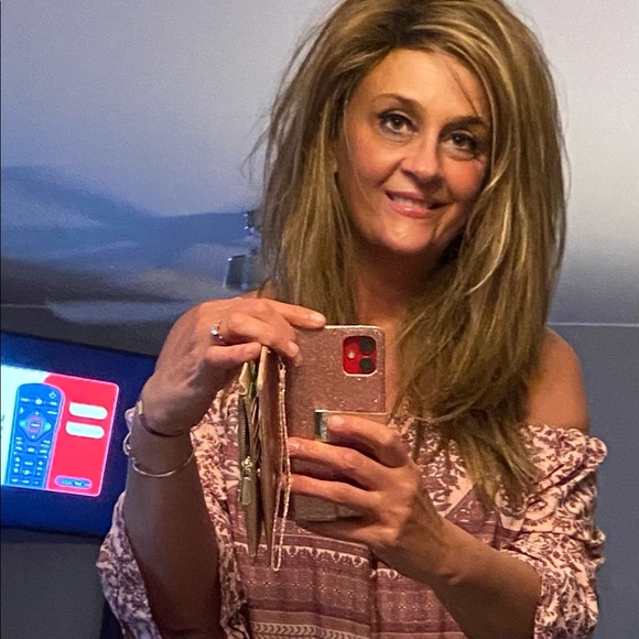 Profile Picture of Shannon Tyler (@shannontyler862) on Poshmark