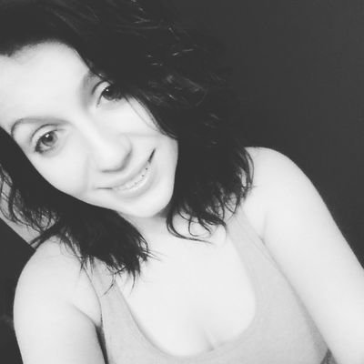 Profile Picture of Nikki Singleton (@buttercup669) on Twitter