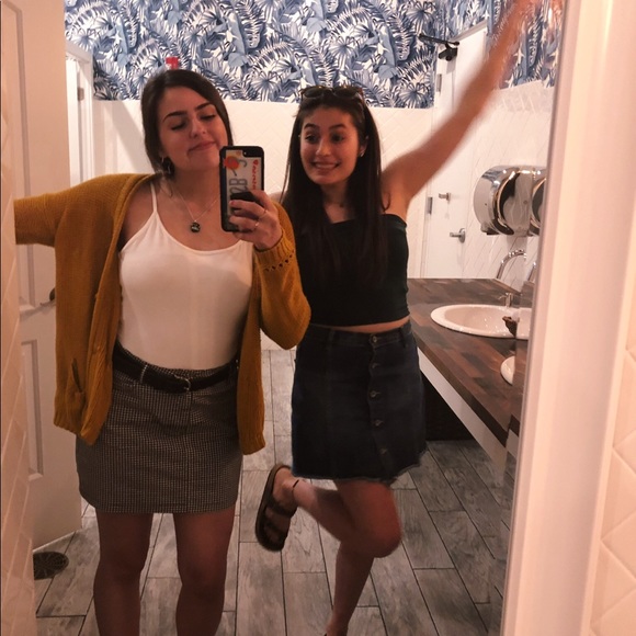 Profile Picture of Lexi Manasses (@lexmanasses) on Poshmark